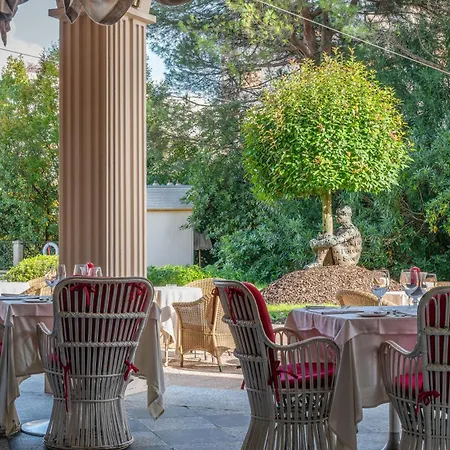 Готель De La Paix 4*