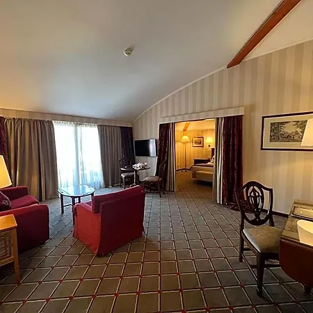 De La Paix Hotel 4*