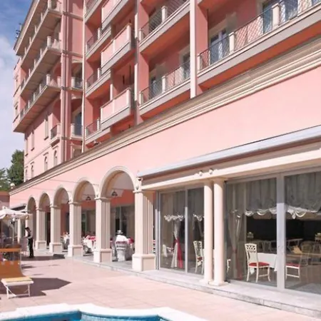 Готель De La Paix 4*