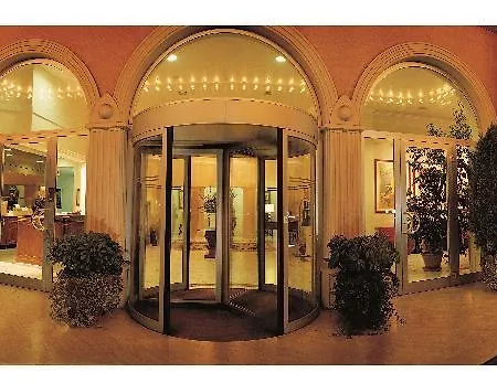 Готель De La Paix 4*