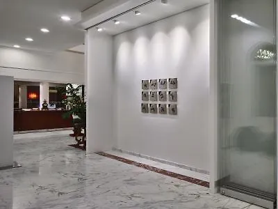 Отель De La Paix 4*